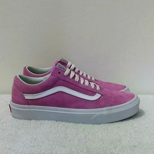NWOT Suede Old Skool Vans